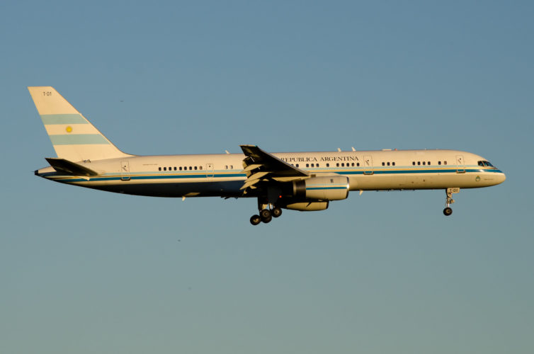 Almost any livery looks good on a 757 and I think the Argentina's livery looks amazing. Unfortunately this bird doesn't fly for the country anymore -- but a 737-500 does - Photo: Jason Rabinowitz