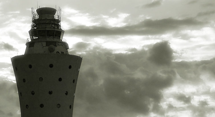 Laguardia International Airport (LGA) - Photo: Timothy Vogel | FlickrCC