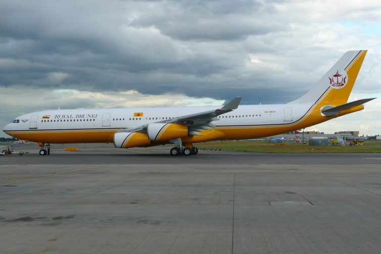 His Majisty used to fly the A340-200. The registration (V8-BKH) is now used on the 747-8 BBJ - Photo: John Taggart | FlickrCC