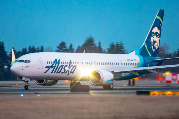 N913AK on it's takeoff roll from SEA on its inaugural revenue flight for Alaska Airlines on March 1, 2021. Photo: Jeremy Dwyer Lindgren