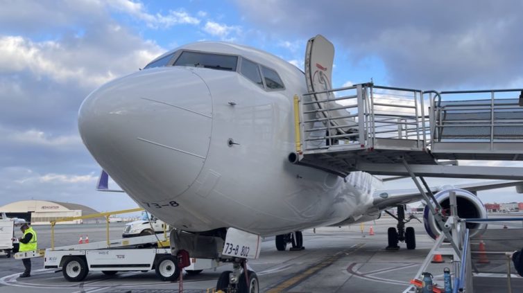 Boarding the AvGeek way: Via the ramp! 