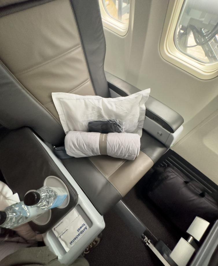 A Saga-class seat aboard an Icelandair 757-200