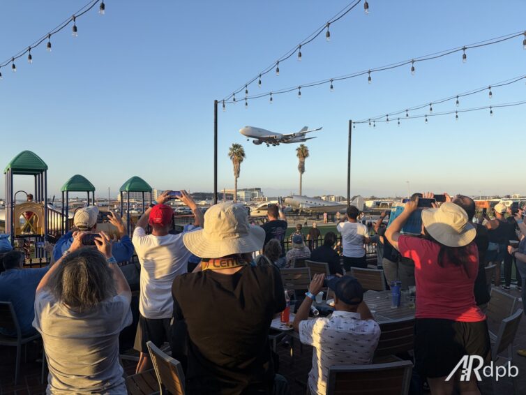 Catching a 747 landing while eating at Proud Bird by LAX. 
